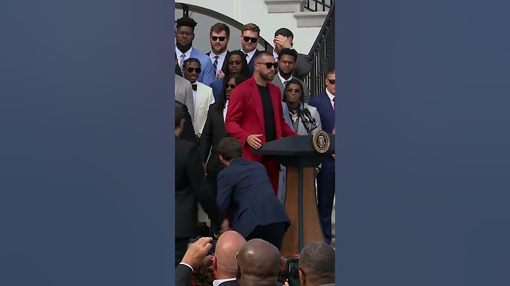 Travis Kelce steals the mic at White House