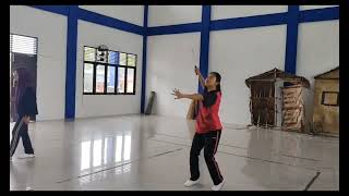 Cara bermain  badminton dengan pukulan servis, backhand, overhead, dropshot, smash, bermain. 