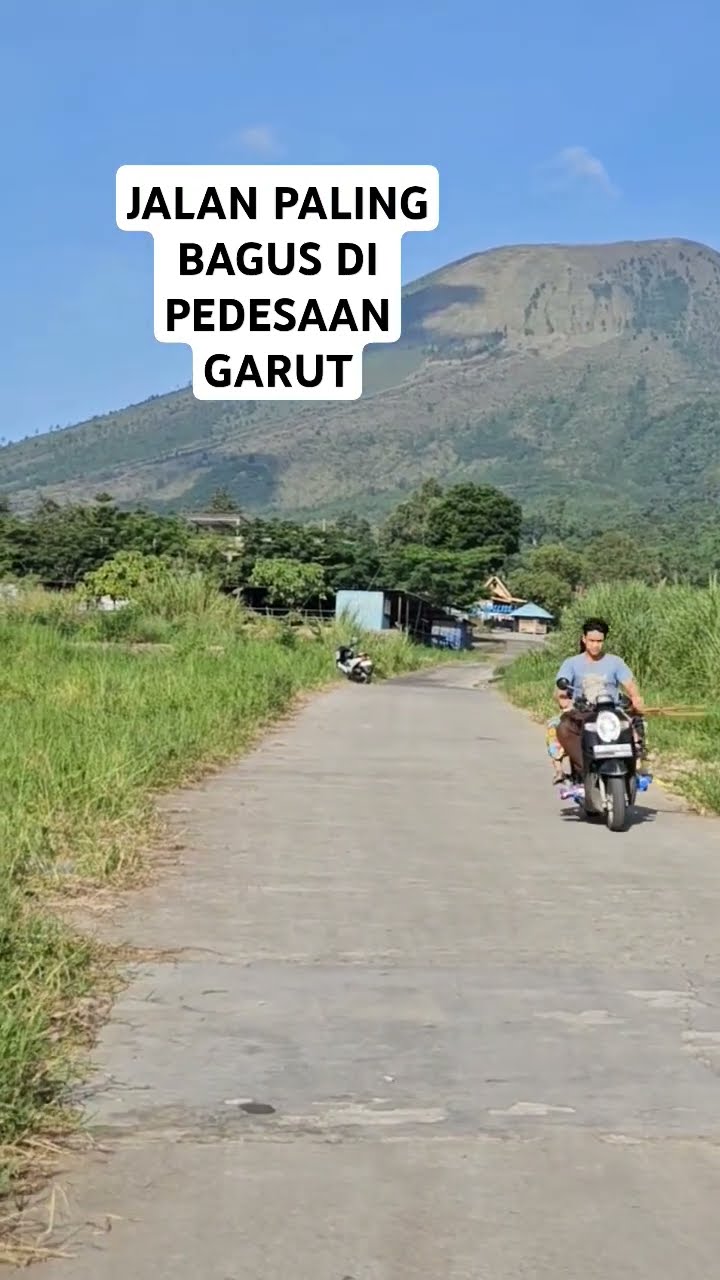Jalan  Palibg Bagus Di Desa Garut