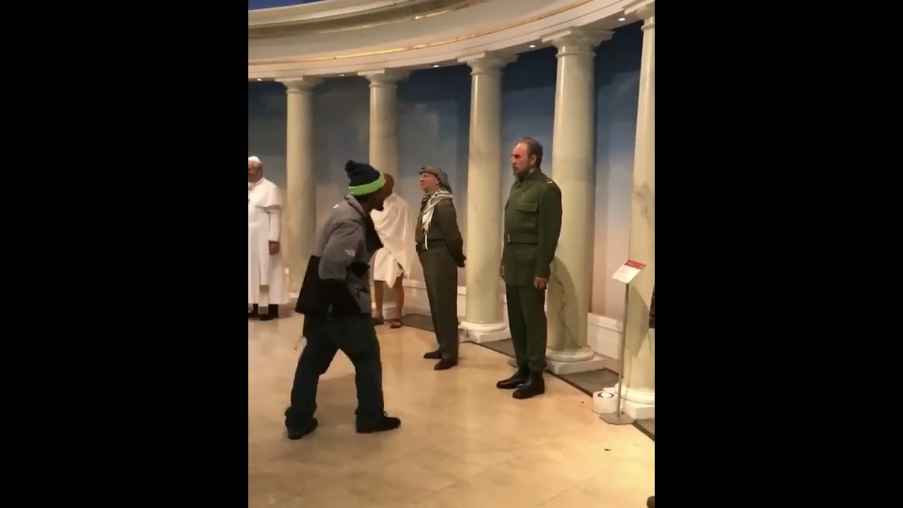 Abofete a Fidel Castro en el en el Museo de Cera de Nueva York