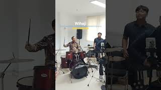 Download Lagu Menteri Kependudukan Bawakan Lagu Slank sambil Main Drum MP3