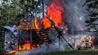 VEHICLE IN GARAGE FIRE - NEW KENSINGTON, PA.