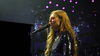 Смотреть клип Freya Ridings - Perfect (Live From The Apollo)