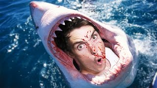 I SURVIVED A SHARK ATTACK! (Raft) screenshot 5