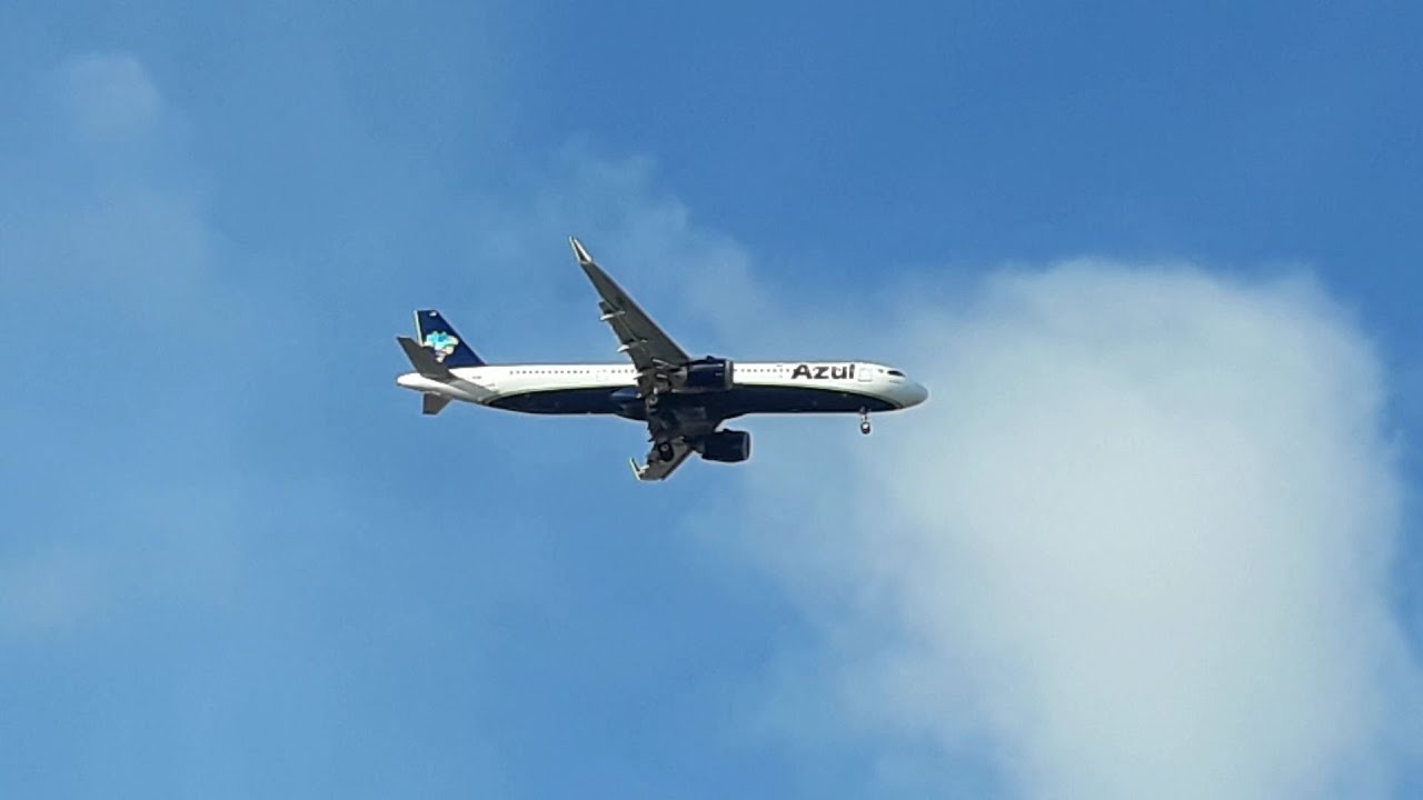 Airbus A321NEO PR-YJB on final approach before to land in Fortaleza coming from Campinas