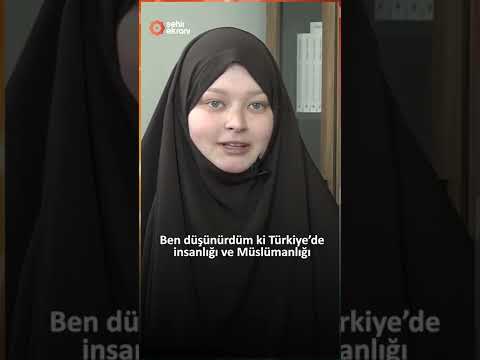 Müslümanlığı Türkiye'de Daha Güzel Yaşarım Sanıyordum! | Julia Sena Yamanoğlu #shorts