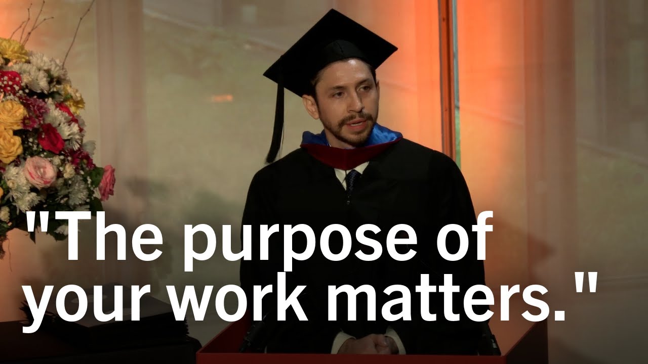 Выступление выпускника Роммеля Охеды на церемонии вручения дипломов | Церемония вручения дипломов...