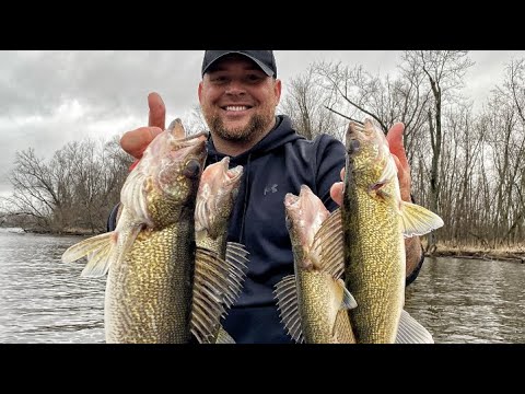 Jigging Wisconsin Wolf River Walleyes Plus Catch N Cook Youtube