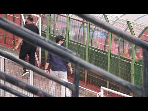 kozan.gr: Η αμήχανη στιγμή του Σάκη Ρουβά, που βρέθηκε στο γήπεδο της Κοζάνης