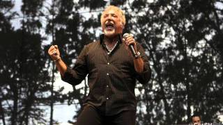 Watch Tom Jones Linda Lu video