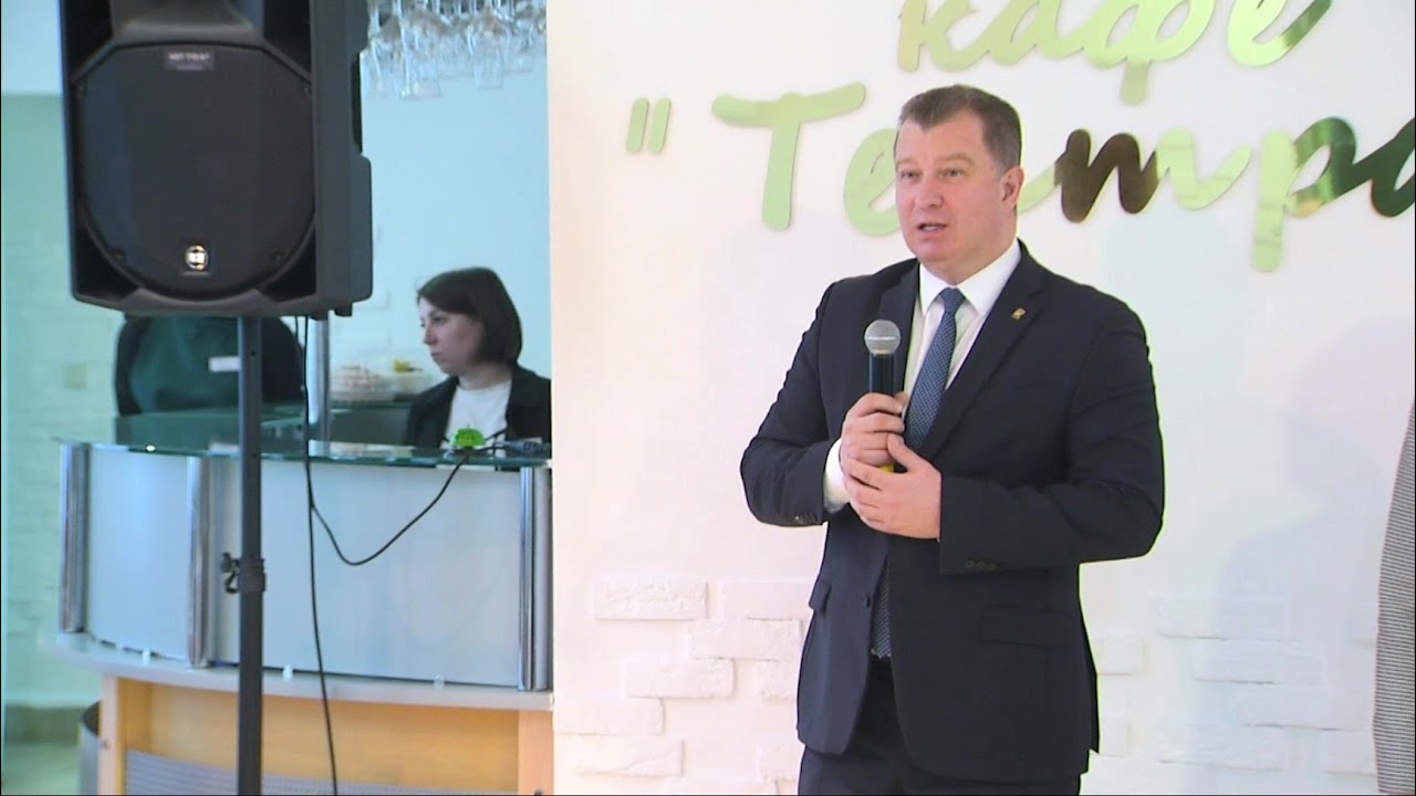 Глава Серовского городского округа Василий Сизиков поздравил ветеранов с Днем Победы #серовтв #серов