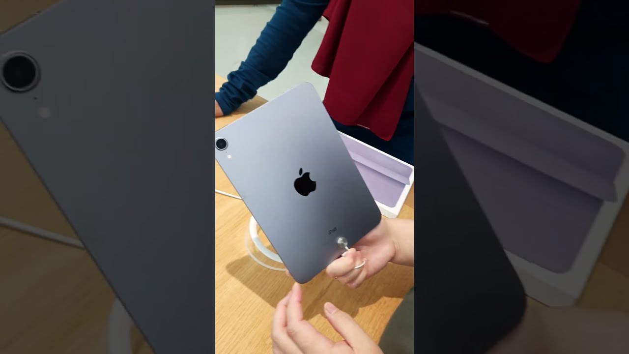 Apple iPad 2022 with keyboard size comparison