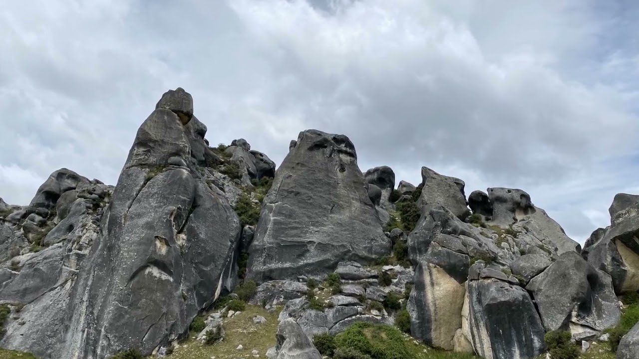 【Learn English through today's NZ news】2025/05/12 - Social Media Ban Talk