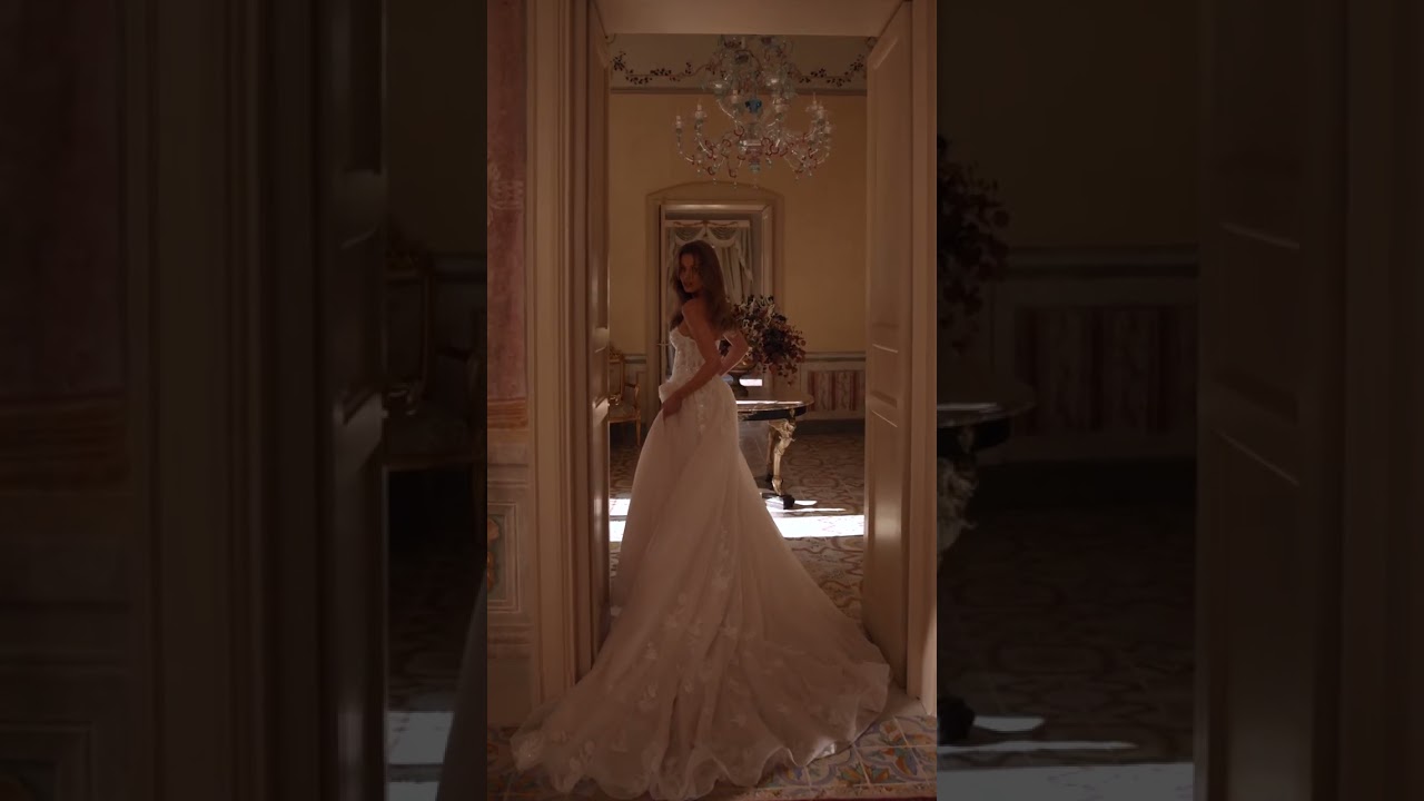 Reya - breathtaking strapless wedding gown