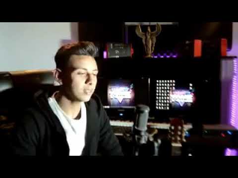 بعيش علي ذكري كانت مابينا من سنين وبنادي باعلي صوت ليا انت فين ايه الجمال والاحساس ده اقسم بالله 