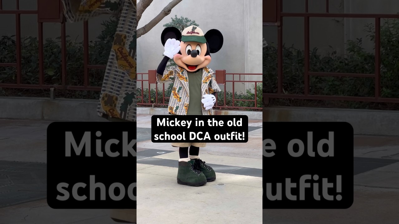 Mickey Mouse in the old school DCA outfit! // Magic Key Holder Event