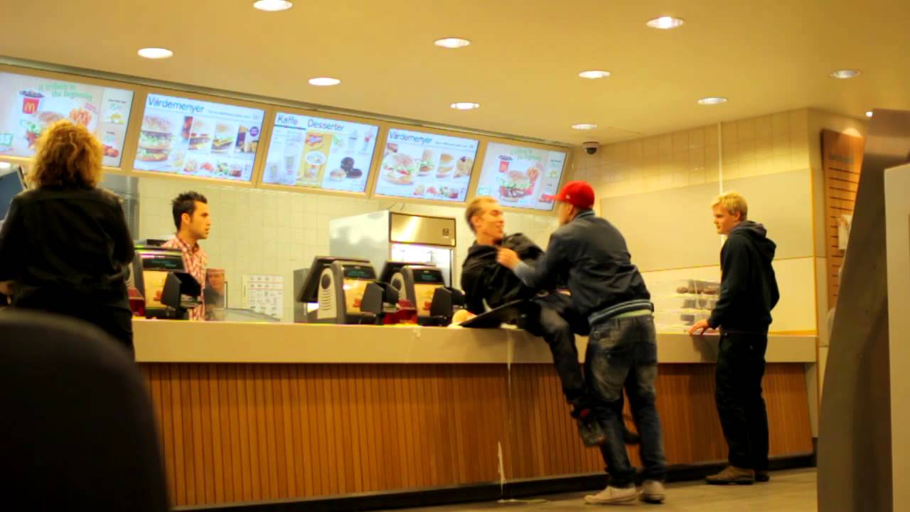 Bild från McDonalds Prank á la Rackartygarna