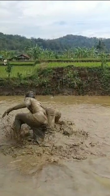 ngamuk nya tukang ngurek belut#comedy #funny #ngakak #lucu #kontenkocak #komedi #viralyoutubeshorts