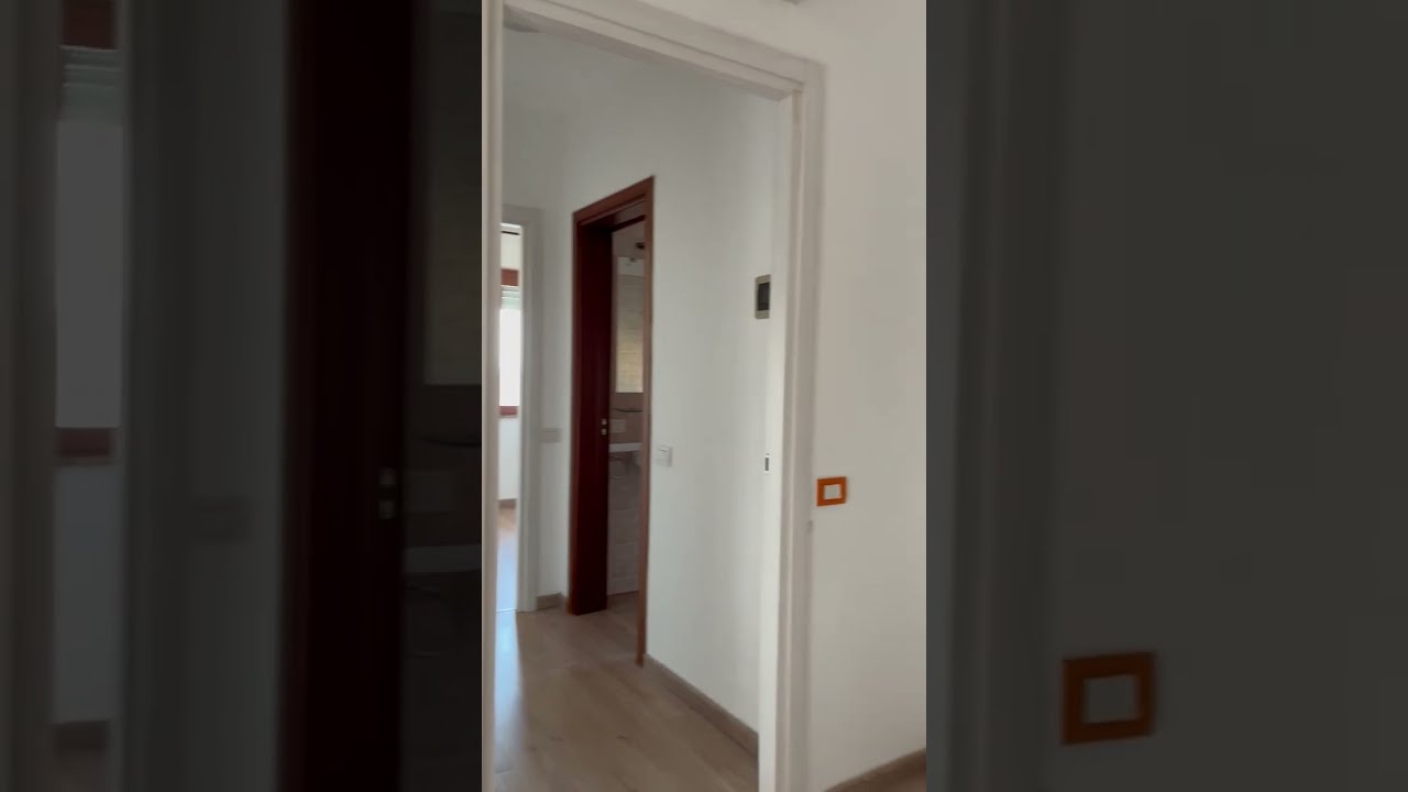 Zona Lodi Vecchia  Trilocale più servizi  e box - Palazzina anni 80' Ultimo Piano