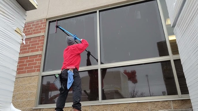 How To Squeegee A Window Using An Extension Pole. 