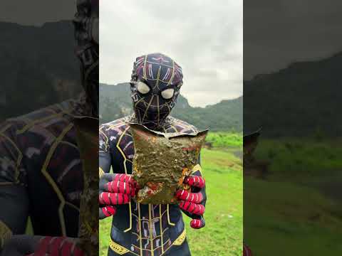 Spider-Man Finds a Smart Way to Survive 🕷️🧠🔥