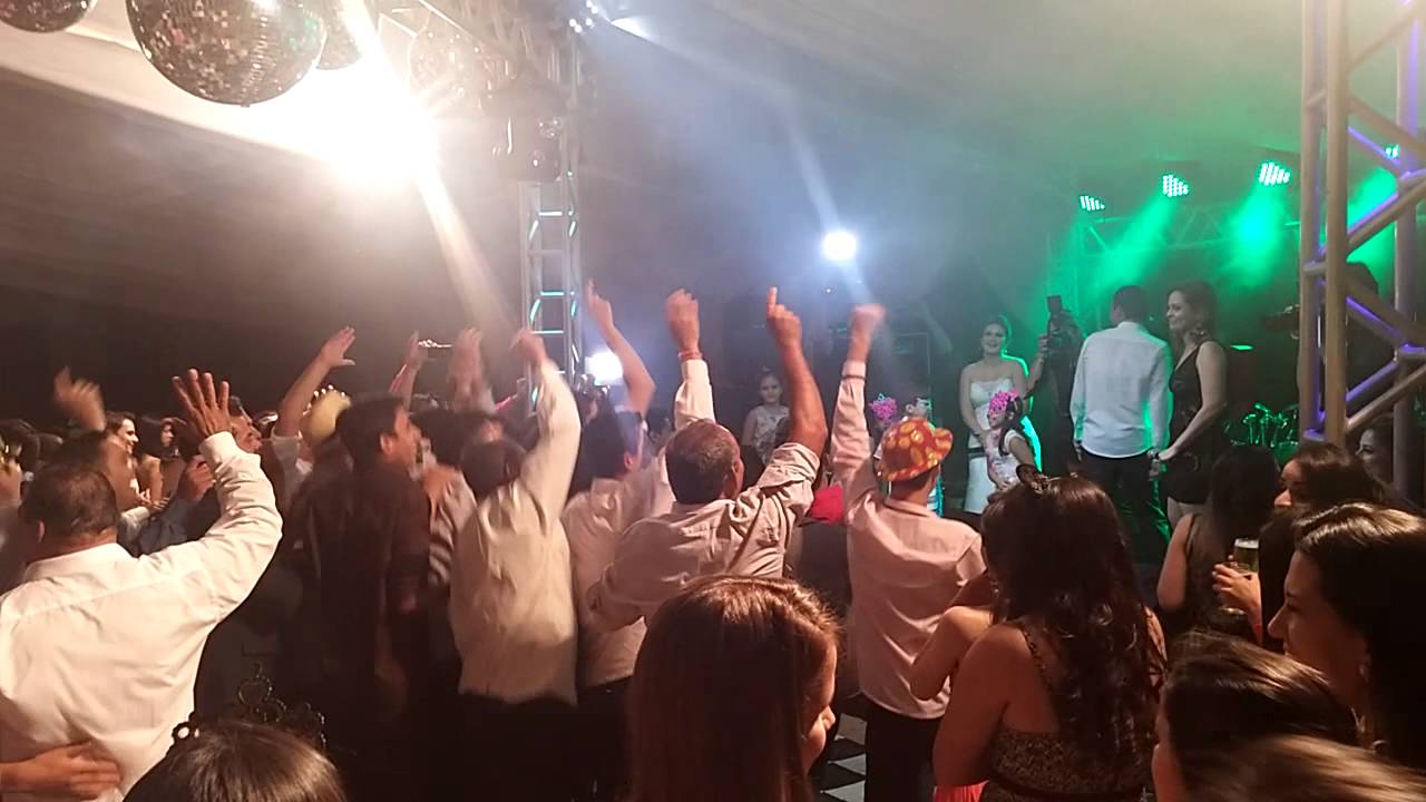 10 Músicas para noivo jogar garrafa de whisky na festa de casamento :: Mix  Produsom