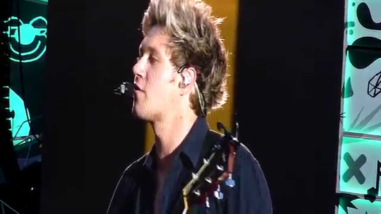 HD - One Direction - Don't Forget Where You Belong (live) TZ7 @ Wien, Vienna,  Austria OTRA 2015