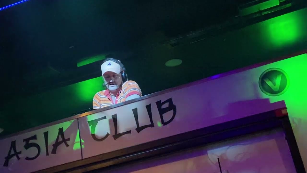 Gregor Le Dahl - Charly Lownoise&Mental Theo-Wonderful Days & Blackpink-Jump @ Happy Hardcore V-Club