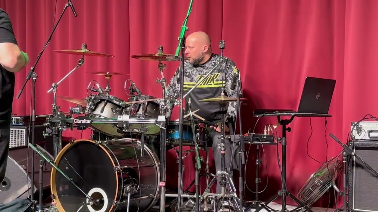 A Szabadság Rabszolgái zenekar Közeli helyeken (Bikini Cover)