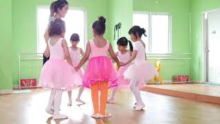 Melody Purba  Ratu Makin Studio  Ballet Practice For Baby Class