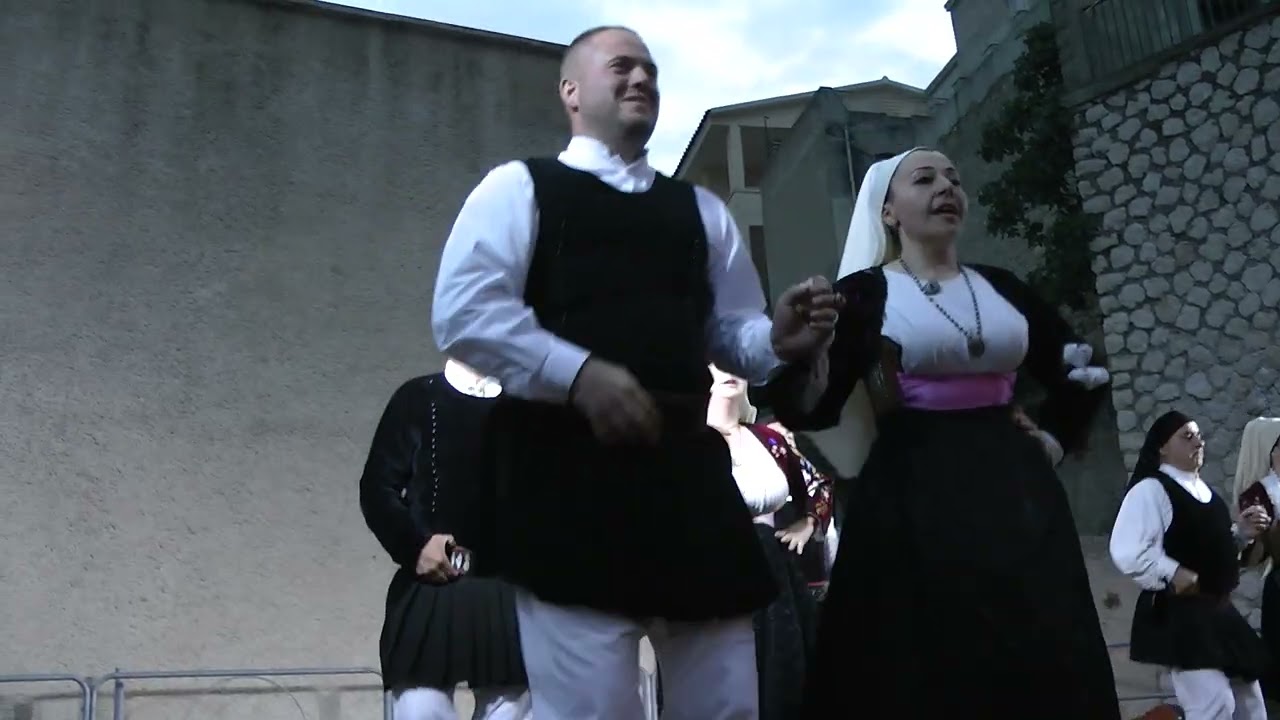 ==Gruppo Folk Santu Mateu di Chiaramonti a Posada==   =Su Dillu=   (4)