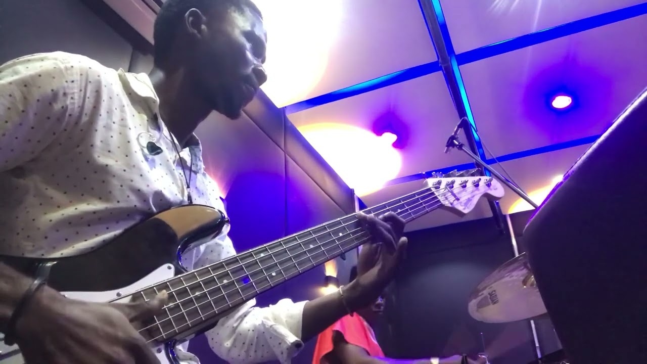 THIS BASSIST Approached this song in A DIFFERENT WAY || Chike - Hard to find
