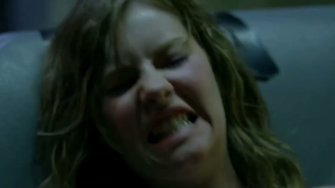 House of Wax - Carly Gets Caught & Her Lips Glued Shut