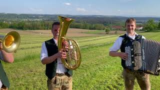 MIRAPHONE Germany präsentiert die neue 3/4 B Tuba Hagen 494 mit den Obermüller Musikanten