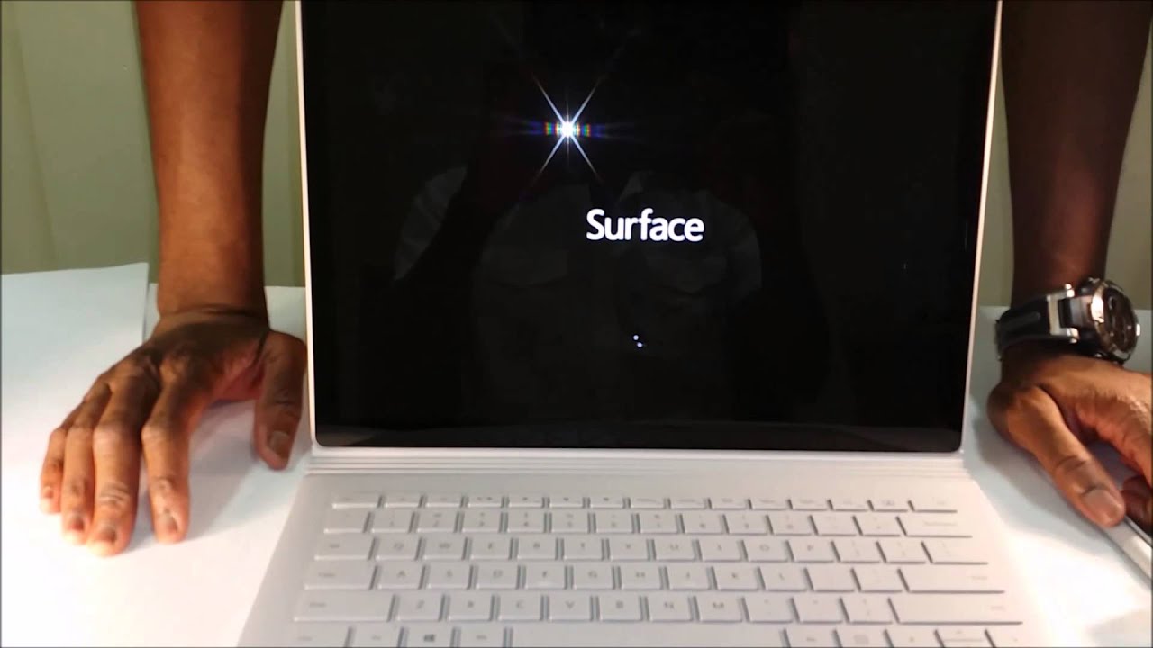 Guarda Microsoft Surface Book Unboxing su YouTube Guarda Microsoft Surface Book Unboxing su YouTube