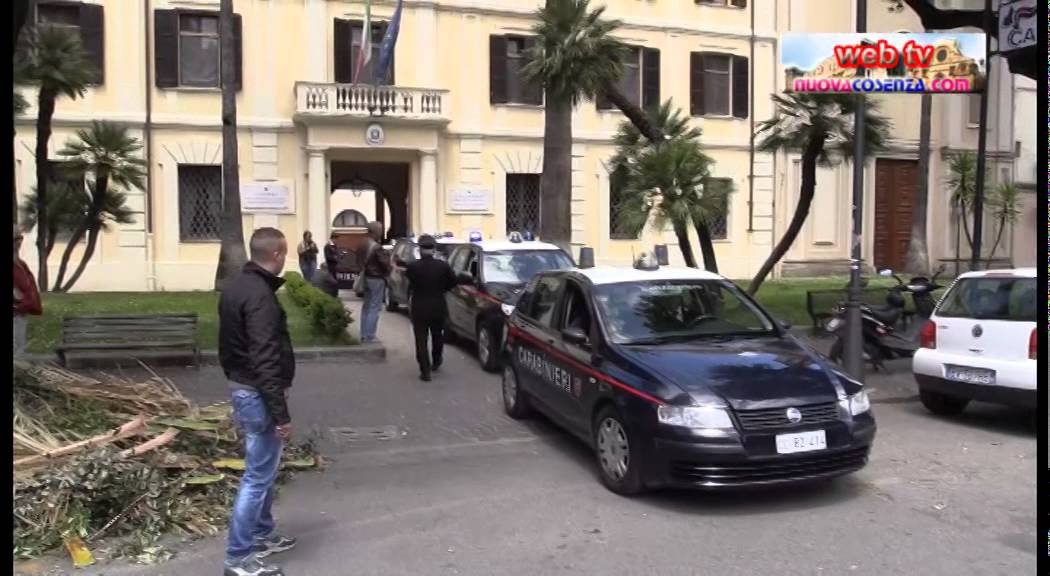 Guerra tra ambulanti delle rose, 11 arresti dei CC a Cosenza