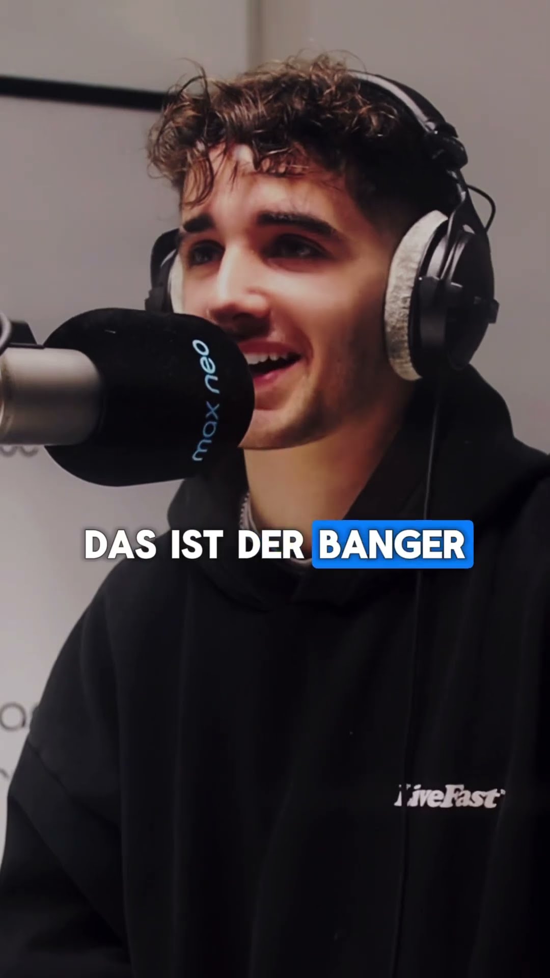 Ist auf Spotify❤️ #bass #remix #lustig #simsalagrimm #shortvideo #fypage #fy #music #techno