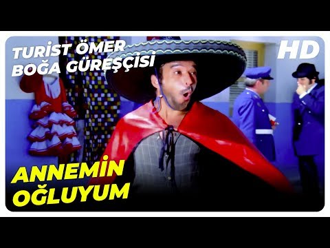Turist Ömer Boğa Güreşçisi - Ömer'in Polis ile Başı Belada! | Sadri Alışık Türk Komedi Filmi