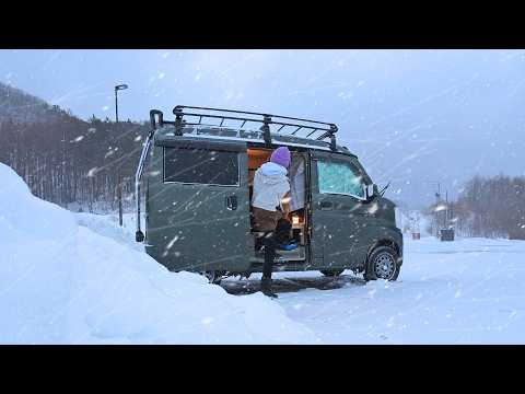 吹雪に襲われる九州女、-7℃軽バンひとり車中泊