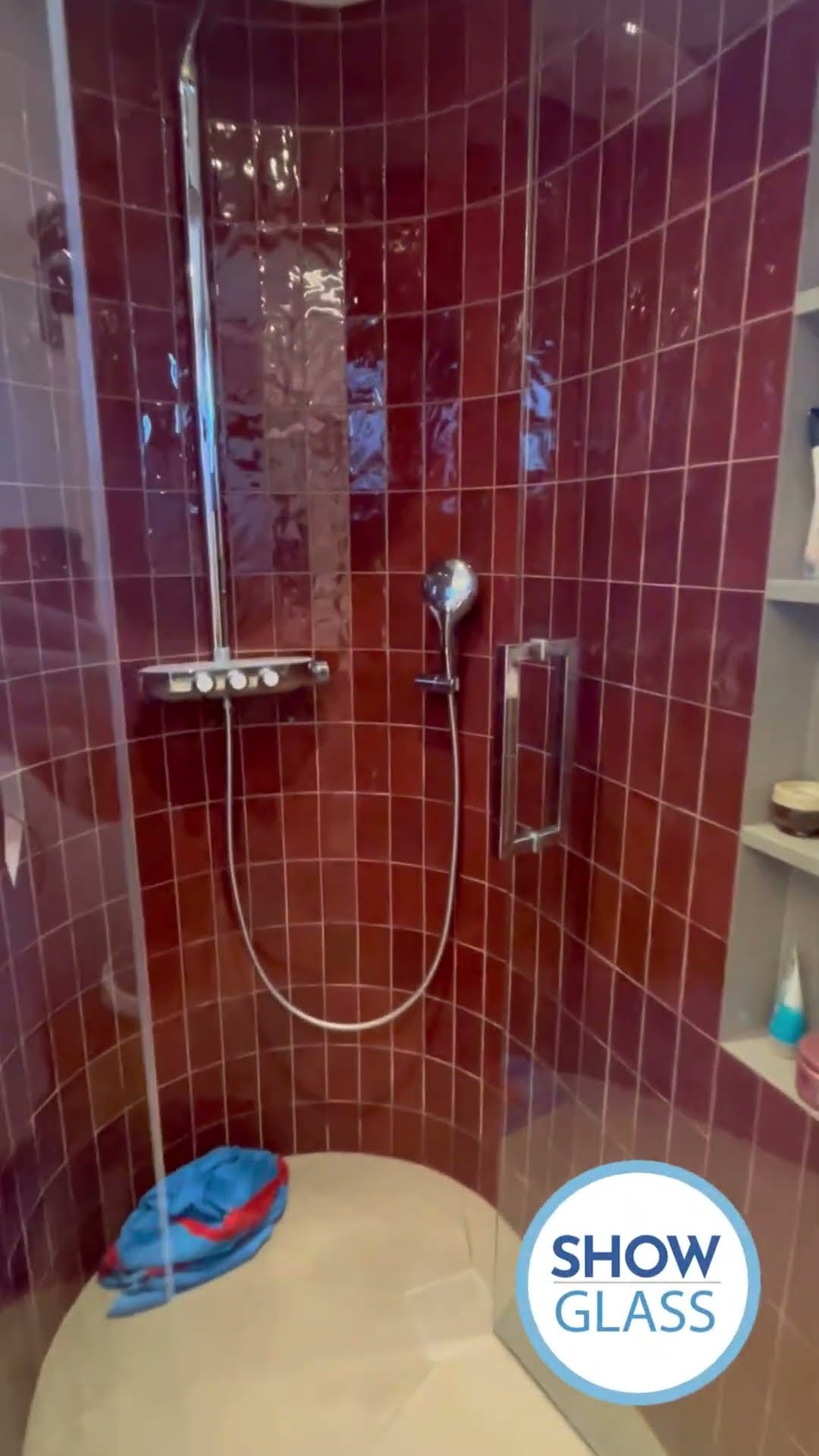 Elegância cristalina no banho de luxo
