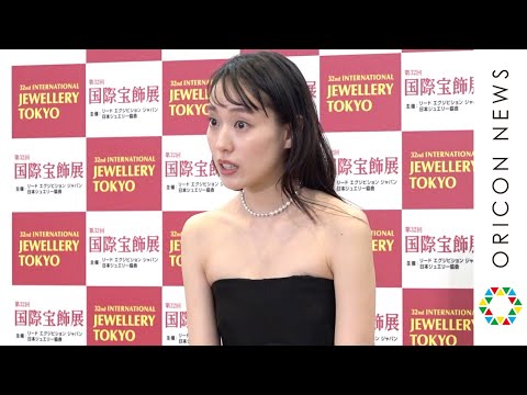 “新婚”戸田恵梨香、“結婚指輪”質問に笑顔で対応　胸元大胆ドレスで美デコルテ披露　『第32回 日本 ジュエリー ベスト ドレッサー賞』表彰式