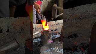 cara membuat lubang Martel alat pengrajin pandai besi 🔥#blacksmith #art #handmade #fypシ #satisfying