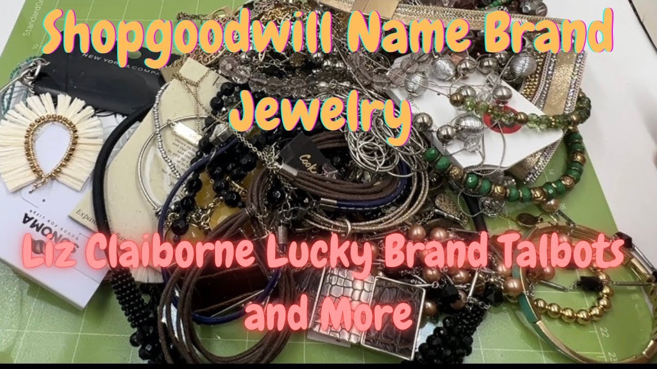 Подставка для украшений известных брендов от Shopgoodwill (Liz Lucky Talbots and More).