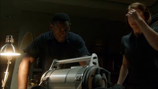 Bomb At The Airport - Supergirl