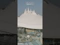 【公式】「スペース・マウンテン・アースライズ」とその周辺の広場「トゥモローランド・プラザ」 | 東京ディズニーランド/Tokyo Disneyland
