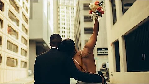 Strawboi x Yana Yaya - In The Middle Of The Night (Visualiser)