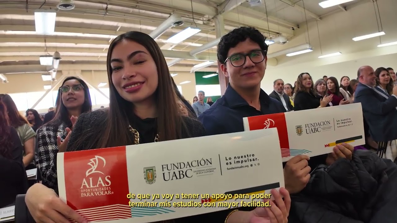 Fundación UABC y UABC entregan 124 becas y equipos de cómputo