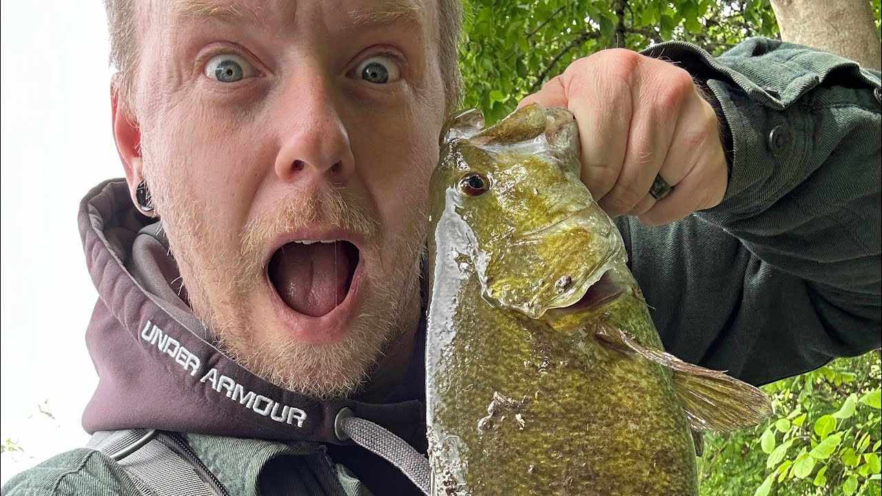 Bass Fishing the Willamette River / Got a good one / smallmouth bass #bassfishing #fishing