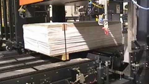 Wulftec WCW + VarioMaster 9471 / Strapper-Wrapper - with bunk feeder and corner applicator