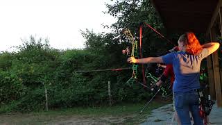 CRAZY BOW SHOTS - compound vs traditional - smallest moving target at 25 yards.